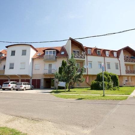 Zoli Apartmanok-Timi Koelcsey 34-36 Hajdúszoboszló Eksteriør bilde