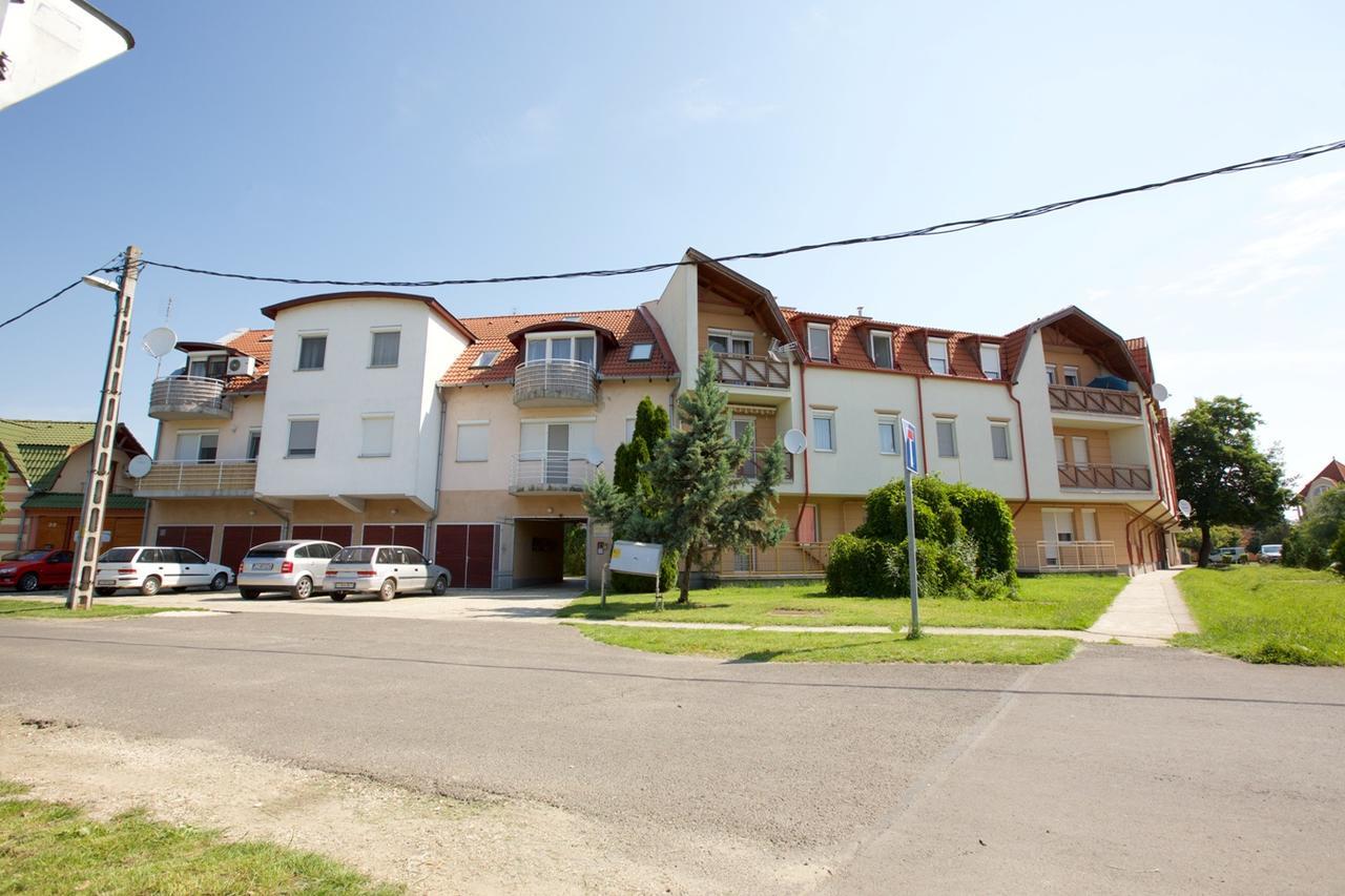 Zoli Apartmanok-Timi Koelcsey 34-36 Hajdúszoboszló Eksteriør bilde