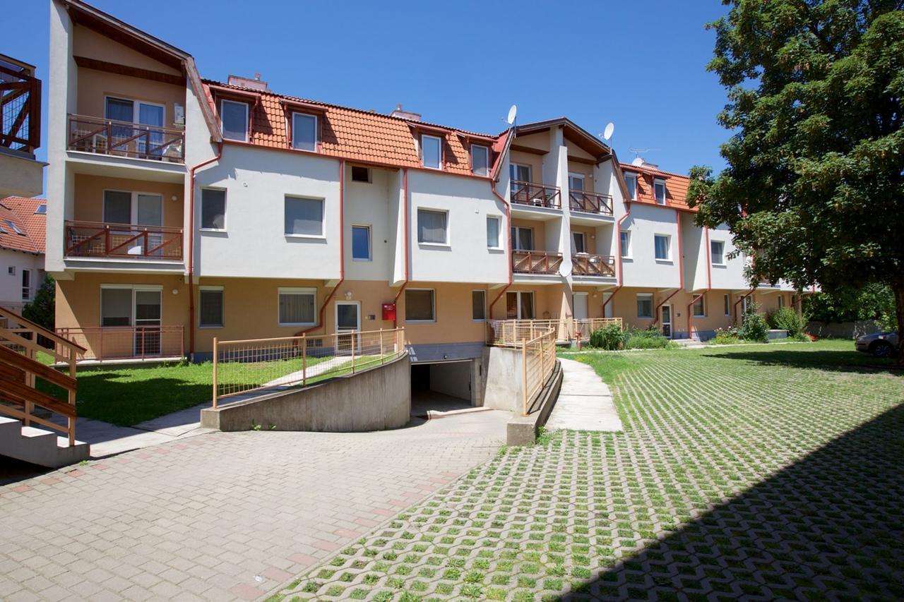 Zoli Apartmanok-Timi Koelcsey 34-36 Hajdúszoboszló Eksteriør bilde